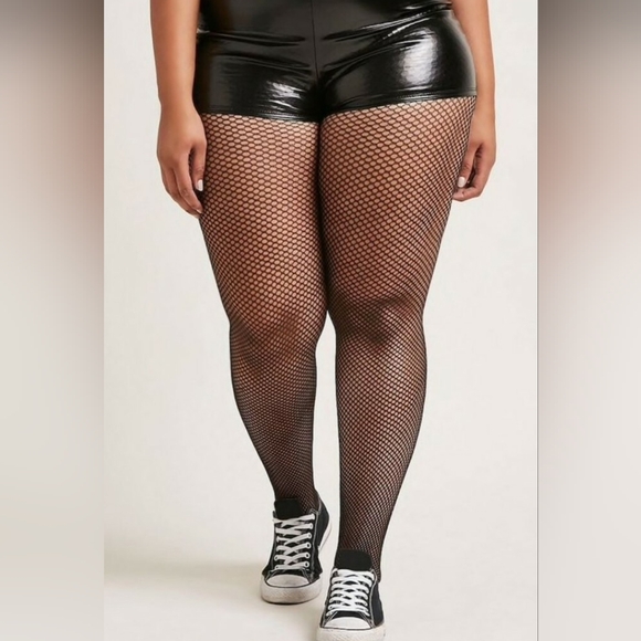 NEW Torrid Black Fishnet Tights Sz 00/0 0X NWT Halloween Plus Size Fishnets - Picture 3 of 6